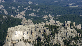 This is how the world’s most iconic monuments look from far away